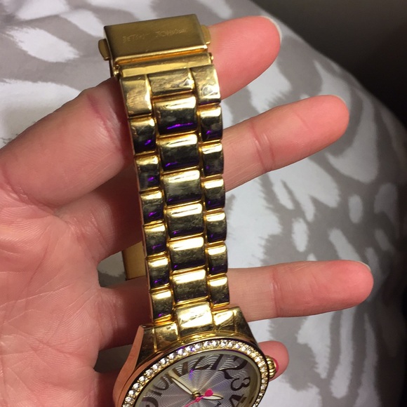Authentic Betsey Johnson watch - Picture 3 of 5